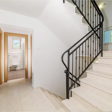 Atemberaubende Mit Whirlpool, Privatpool, Aussendusche, Fitnessraum, Waschmaschine Σπίτι διακοπών Tribalj (Primorsko-Goranska)