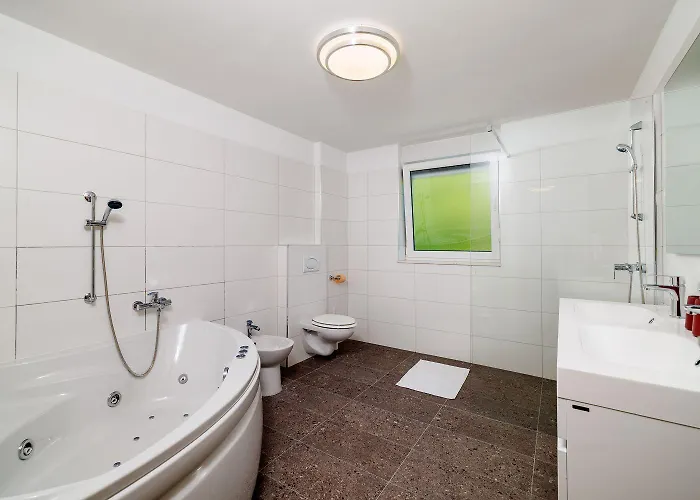 Atemberaubende Mit Whirlpool, Privatpool, Aussendusche, Fitnessraum, Waschmaschine بيت للعطل Tribalj (Primorsko-Goranska)