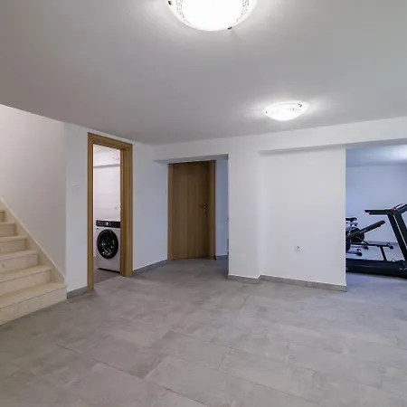 Atemberaubende Mit Whirlpool, Privatpool, Aussendusche, Fitnessraum, Waschmaschine *