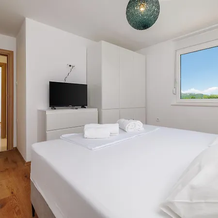 Atemberaubende Mit Whirlpool, Privatpool, Aussendusche, Fitnessraum, Waschmaschine