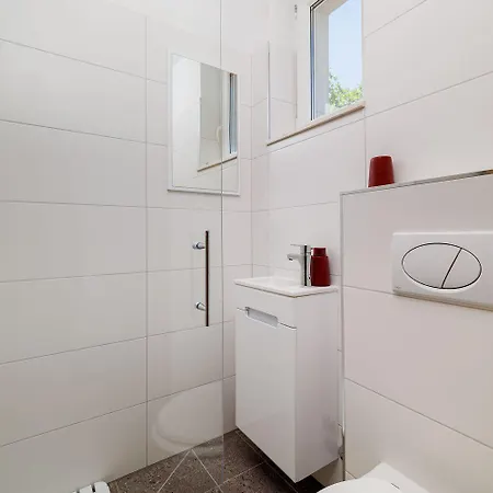 Atemberaubende Mit Whirlpool, Privatpool, Aussendusche, Fitnessraum, Waschmaschine Ferienhaus Tribalj (Primorsko-Goranska)