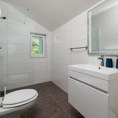 Atemberaubende Mit Whirlpool, Privatpool, Aussendusche, Fitnessraum, Waschmaschine