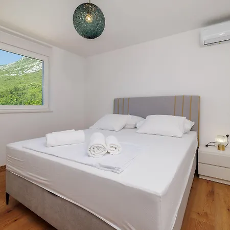 Atemberaubende Mit Whirlpool, Privatpool, Aussendusche, Fitnessraum, Waschmaschine Ferienhaus Tribalj (Primorsko-Goranska)