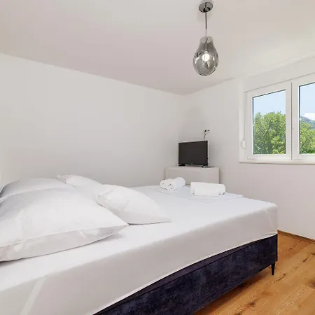 Ferienhaus Atemberaubende Mit Whirlpool, Privatpool, Aussendusche, Fitnessraum, Waschmaschine