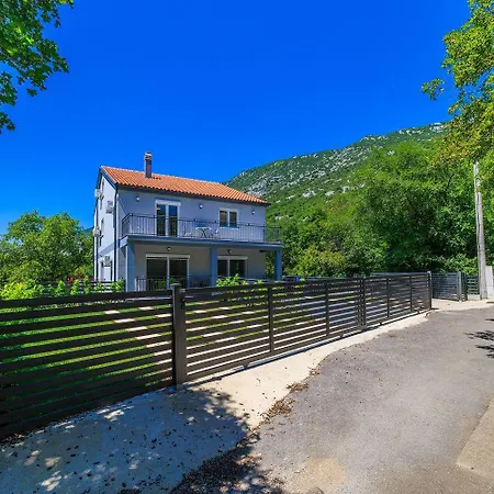 Ferienhaus Atemberaubende Mit Whirlpool, Privatpool, Aussendusche, Fitnessraum, Waschmaschine Tribalj (Primorsko-Goranska)