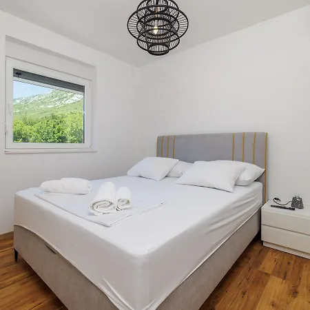 Atemberaubende Mit Whirlpool, Privatpool, Aussendusche, Fitnessraum, Waschmaschine Tribalj (Primorsko-Goranska)