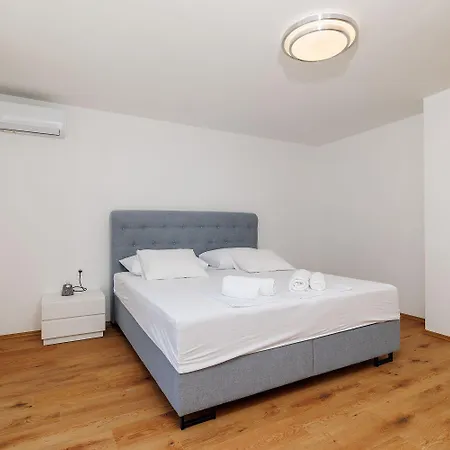 Atemberaubende Mit Whirlpool, Privatpool, Aussendusche, Fitnessraum, Waschmaschine * Tribalj (Primorsko-Goranska)