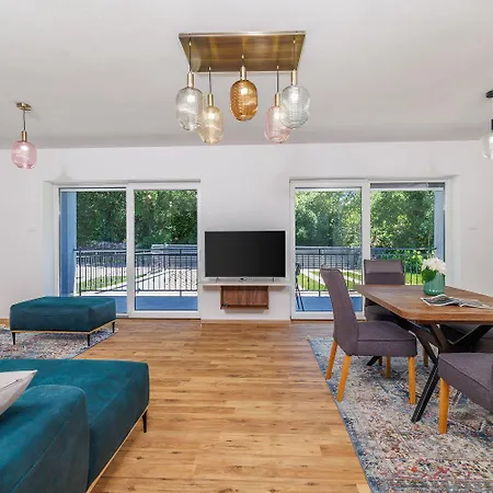 Atemberaubende Mit Whirlpool, Privatpool, Aussendusche, Fitnessraum, Waschmaschine Ferienhaus *