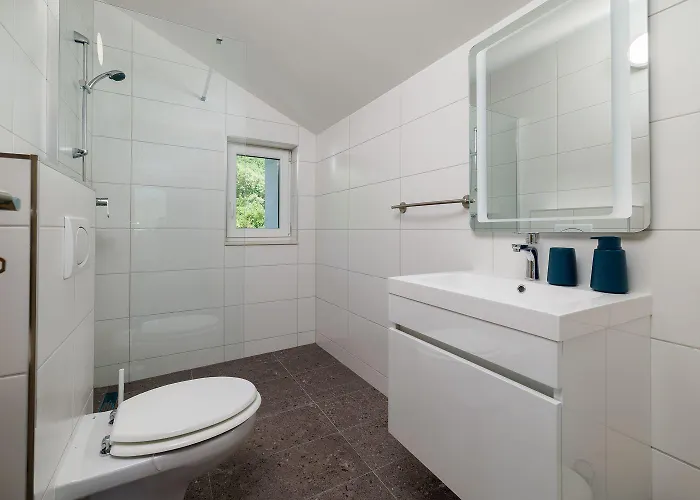 Atemberaubende Mit Whirlpool, Privatpool, Aussendusche, Fitnessraum, Waschmaschine
