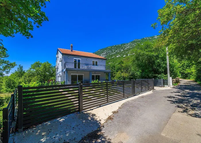 Casa vacanze Atemberaubende Mit Whirlpool, Privatpool, Aussendusche, Fitnessraum, Waschmaschine Tribalj (Primorsko-Goranska)