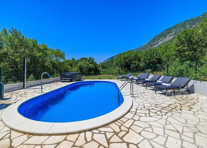 Atemberaubende Mit Whirlpool, Privatpool, Aussendusche, Fitnessraum, Waschmaschine Casa vacanze Tribalj (Primorsko-Goranska)